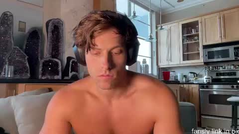 Snapshot of alex_islive chatting on July 26, 2026, 6:15 pm Alex Stone online show from July 26, 2026, 6:15 pm