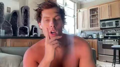 Snapshot of alex_islive chatting on July 30, 2026, 9:36 pm Alex Stone online show from July 30, 2026, 9:36 pm