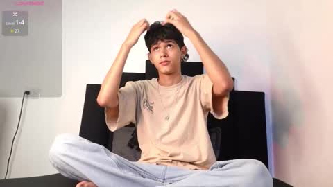 alex_mark_ online show from December 18, 2025, 1:06 pm