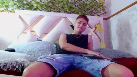 Snapshot of alex_millerss chatting on November 19, 2025, 11:05 pm ALEX online show from November 19, 2025, 11:05 pm