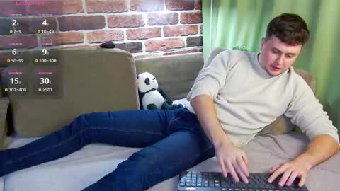 Snapshot of alex_onelove chatting on October 27, 2025, 6:56 pm Alex online show from October 27, 2025, 6:56 pm