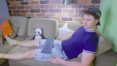 Snapshot of alex_onelove chatting on June 14, 2026, 12:51 pm Alex online show from June 14, 2026, 12:51 pm