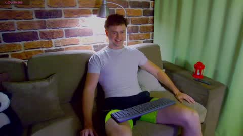 Snapshot of alex_onelove chatting on July 14, 2026, 2:01 pm Alex online show from July 14, 2026, 2:01 pm