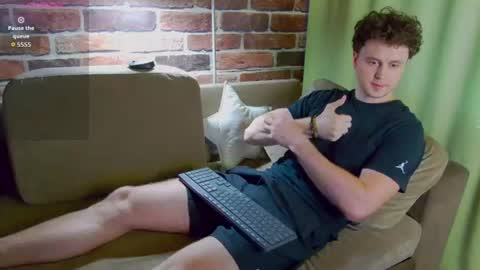 Snapshot of alex_onelove chatting on August 2, 2026, 2:04 pm Alex online show from August 2, 2026, 2:04 pm