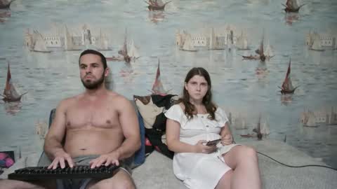 Alex and Sarah online show from October 3, 2025, 7:33 pm