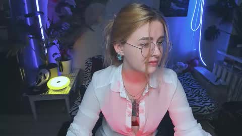 alexa_pirs online show from November 1, 2025, 2:52 pm