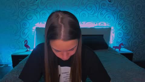 Snapshot of alexabarkley chatting on December 4, 2024, 3:04 am angel online show from December 4, 2024, 3:04 am