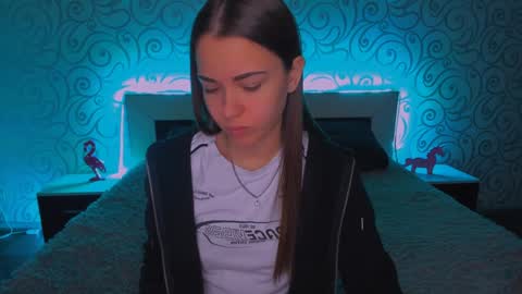 Snapshot of alexabarkley chatting on December 13, 2024, 6:21 am angel online show from December 13, 2024, 6:21 am