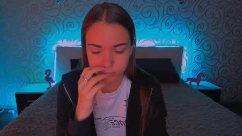 Snapshot of alexabarkley chatting on December 19, 2024, 3:29 am angel online show from December 19, 2024, 3:29 am