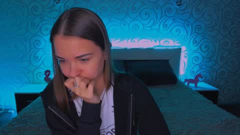 Snapshot of alexabarkley chatting on December 19, 2024, 6:34 am angel online show from December 19, 2024, 6:34 am