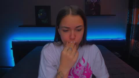 Snapshot of alexabarkley chatting on January 6, 2025, 3:20 am angel online show from January 6, 2025, 3:20 am