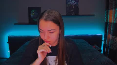 Snapshot of alexabarkley chatting on February 14, 2025, 3:11 am angel online show from February 14, 2025, 3:11 am