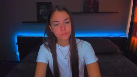 Snapshot of alexabarkley chatting on September 9, 2025, 12:21 am angel online show from September 9, 2025, 12:21 am