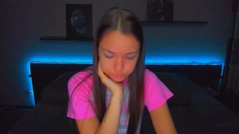 Snapshot of alexabarkley chatting on October 14, 2025, 12:11 am angel online show from October 14, 2025, 12:11 am