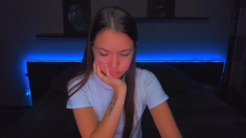 Snapshot of alexabarkley chatting on November 4, 2025, 12:21 am angel online show from November 4, 2025, 12:21 am