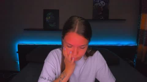 Snapshot of alexabarkley chatting on May 19, 2026, 12:38 am angel online show from May 19, 2026, 12:38 am