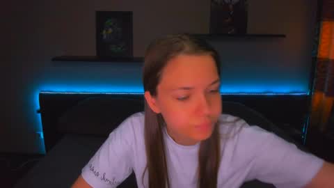 Snapshot of alexabarkley chatting on May 19, 2026, 2:18 am angel online show from May 19, 2026, 2:18 am