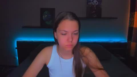 Snapshot of alexabarkley chatting on June 4, 2026, 12:49 am angel online show from June 4, 2026, 12:49 am