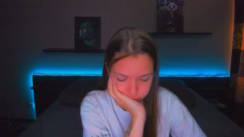Snapshot of alexabarkley chatting on June 5, 2026, 12:50 am angel online show from June 5, 2026, 12:50 am