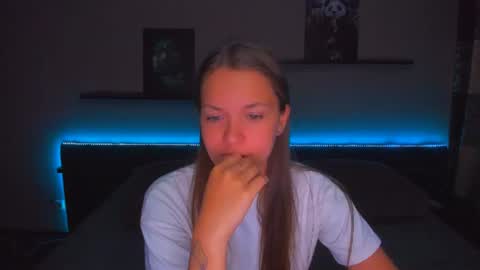 Snapshot of alexabarkley chatting on June 12, 2026, 12:53 am angel online show from June 12, 2026, 12:53 am