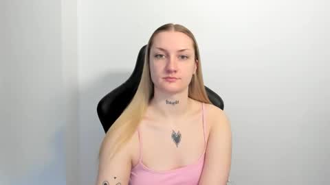 Snapshot of alexafragile chatting on May 20, 2026, 11:16 am Alexa online show from May 20, 2026, 11:16 am