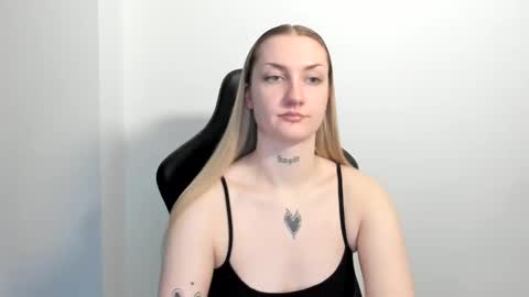 Snapshot of alexafragile chatting on June 3, 2026, 12:30 pm Alexa online show from June 3, 2026, 12:30 pm