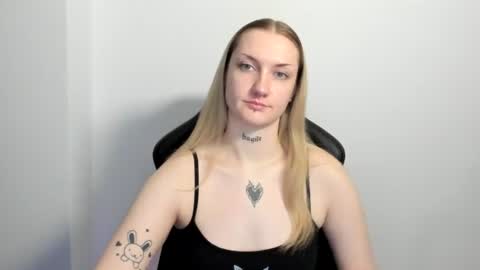 Snapshot of alexafragile chatting on June 19, 2026, 12:09 pm Alexa online show from June 19, 2026, 12:09 pm