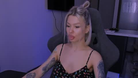 Snapshot of alexamason chatting on February 7, 2025, 5:41 am Alexa Mason online show from February 7, 2025, 5:41 am