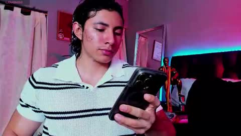 Snapshot of alexander_classy chatting on December 15, 2025, 1:21 am Alex online show from December 15, 2025, 1:21 am