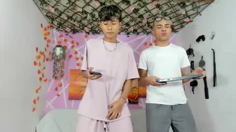 chicos hot online show from March 9, 2025, 12:10 am