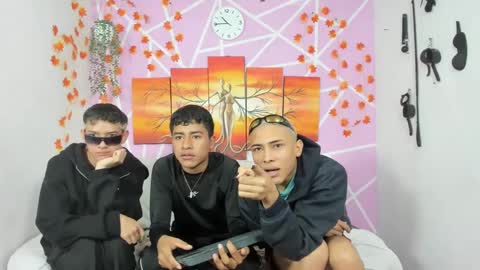 chicos hot online show from March 11, 2025, 3:45 pm