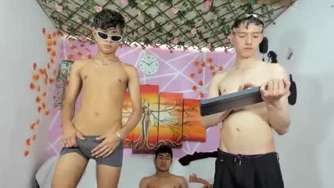 chicos hot online show from March 11, 2025, 6:52 pm