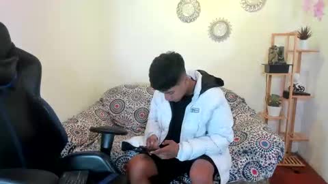 chicos hot online show from September 9, 2025, 2:27 pm