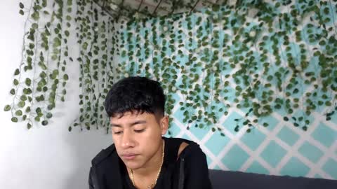 chicos hot online show from September 14, 2025, 1:43 pm