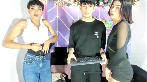 chicos hot online show from April 25, 2026, 6:16 pm