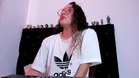 alexandra clauss online show from March 13, 2026, 9:54 pm