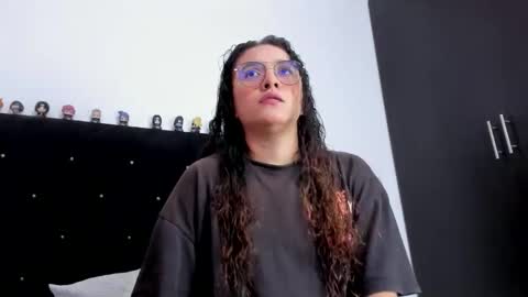 alexandra clauss online show from March 19, 2026, 4:33 pm