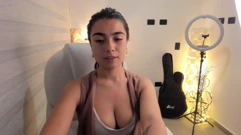 Alexandra Rodriguez online show from February 5, 2026, 3:22 am