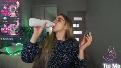 alexandracandy online show from May 12, 2026, 1:52 pm
