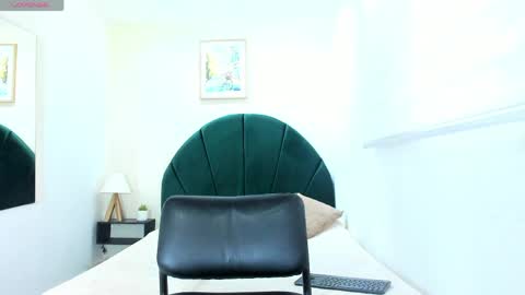 Snapshot of alexandrade_ chatting on April 4, 2026, 12:02 pm online show from April 4, 2026, 12:02 pm