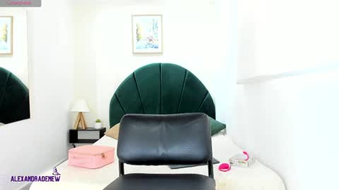 Snapshot of alexandrade_ chatting on April 5, 2026, 12:02 pm online show from April 5, 2026, 12:02 pm