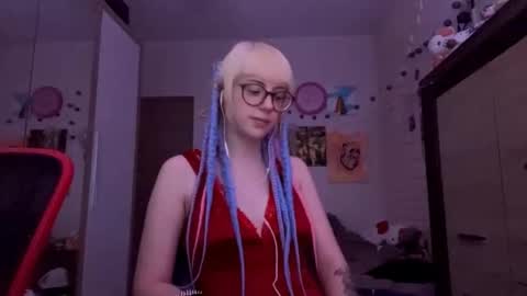 Lia online show from November 30, 2025, 2:10 pm