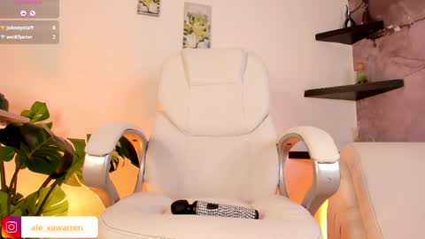 alexawarren_ online show from May 11, 2026, 5:32 pm