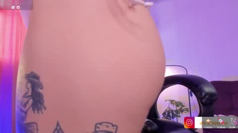 alexawarren_ online show from July 10, 2026, 8:00 pm