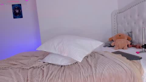 lexandra  online show from February 6, 2025, 10:04 am