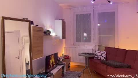 Snapshot of alexdavey chatting on January 7, 2025, 9:35 pm online show from January 7, 2025, 9:35 pm