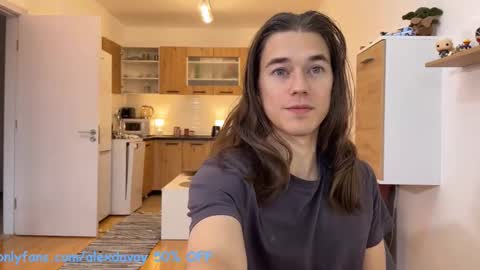 Snapshot of alexdavey chatting on November 11, 2025, 9:31 am online show from November 11, 2025, 9:31 am