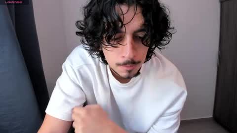 Snapshot of alexfloreszzz chatting on May 12, 2026, 12:46 pm alexfloreszzz online show from May 12, 2026, 12:46 pm
