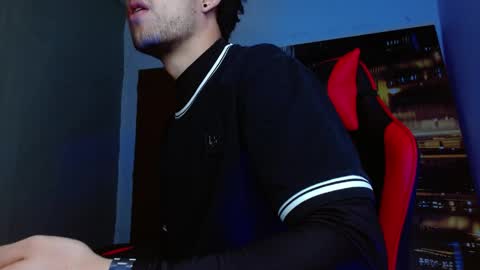 alexgiraldo__ online show from April 16, 2026, 12:50 pm