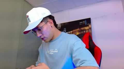 alexgiraldo__ online show from May 26, 2026, 2:07 am